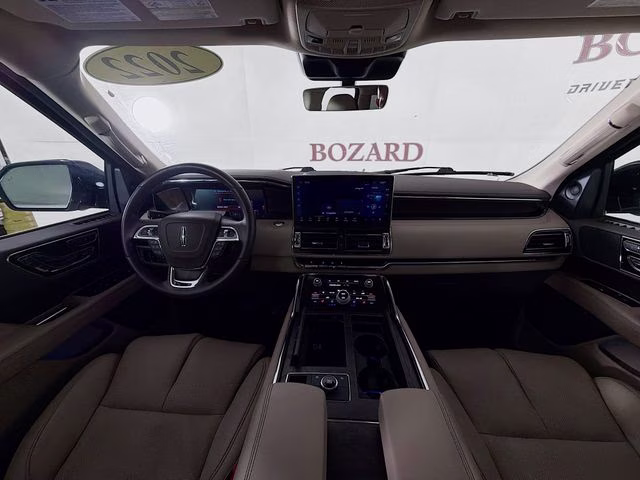2022 Pearl Metallic Lincoln Navigator Reserve 4X4 SUV