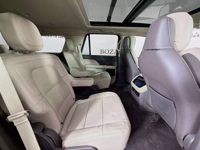 2022 Pearl Metallic Lincoln Navigator Reserve 4X4 SUV