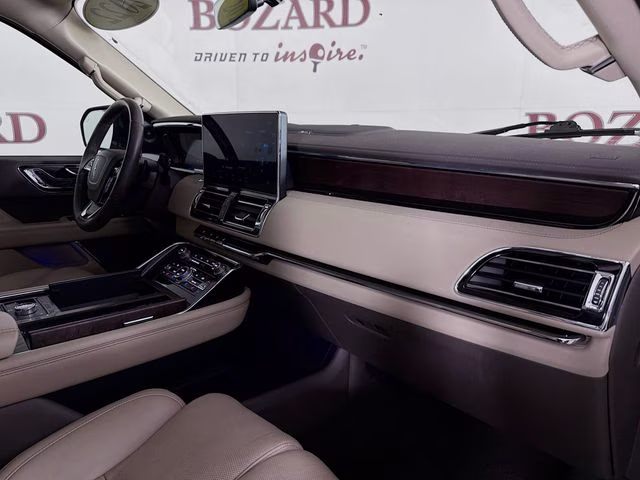 2022 Pearl Metallic Lincoln Navigator Reserve 4X4 SUV