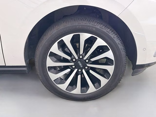 2022 Pearl Metallic Lincoln Navigator Reserve 4X4 SUV