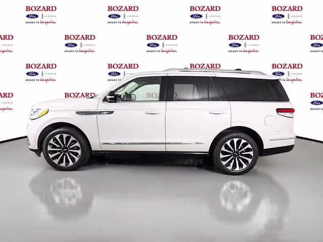 2022 Pearl Metallic Lincoln Navigator Reserve 4X4 SUV