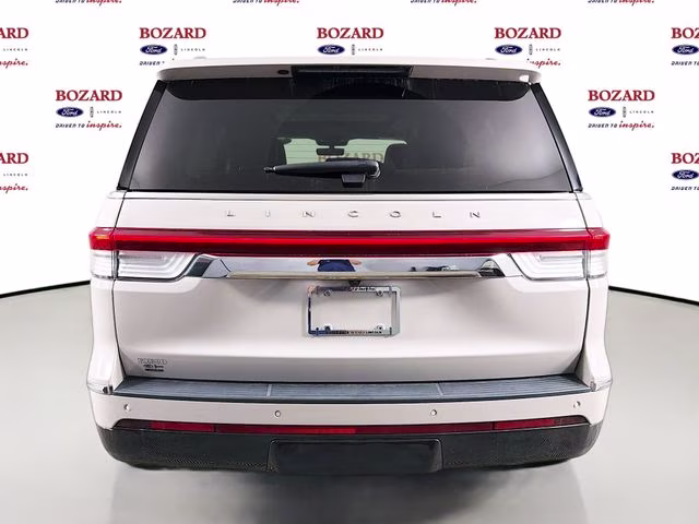 2022 Pearl Metallic Lincoln Navigator Reserve 4X4 SUV