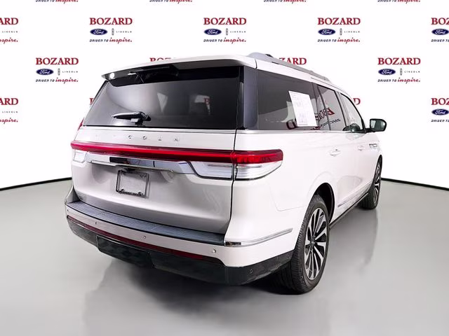 2022 Pearl Metallic Lincoln Navigator Reserve 4X4 SUV