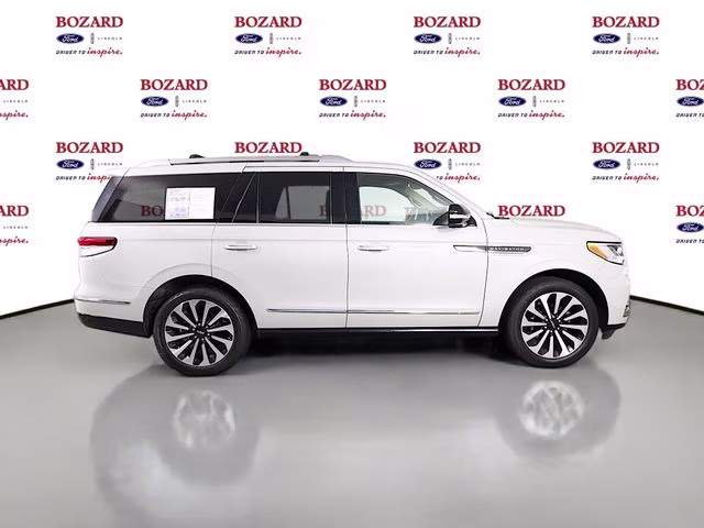 2022 Pearl Metallic Lincoln Navigator Reserve 4X4 SUV