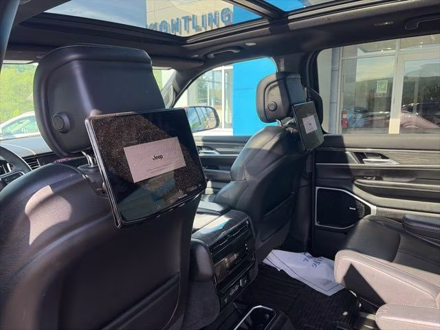 2022 Velvet Red Pearlcoat Jeep Wagoneer Series III 4X4 SUV