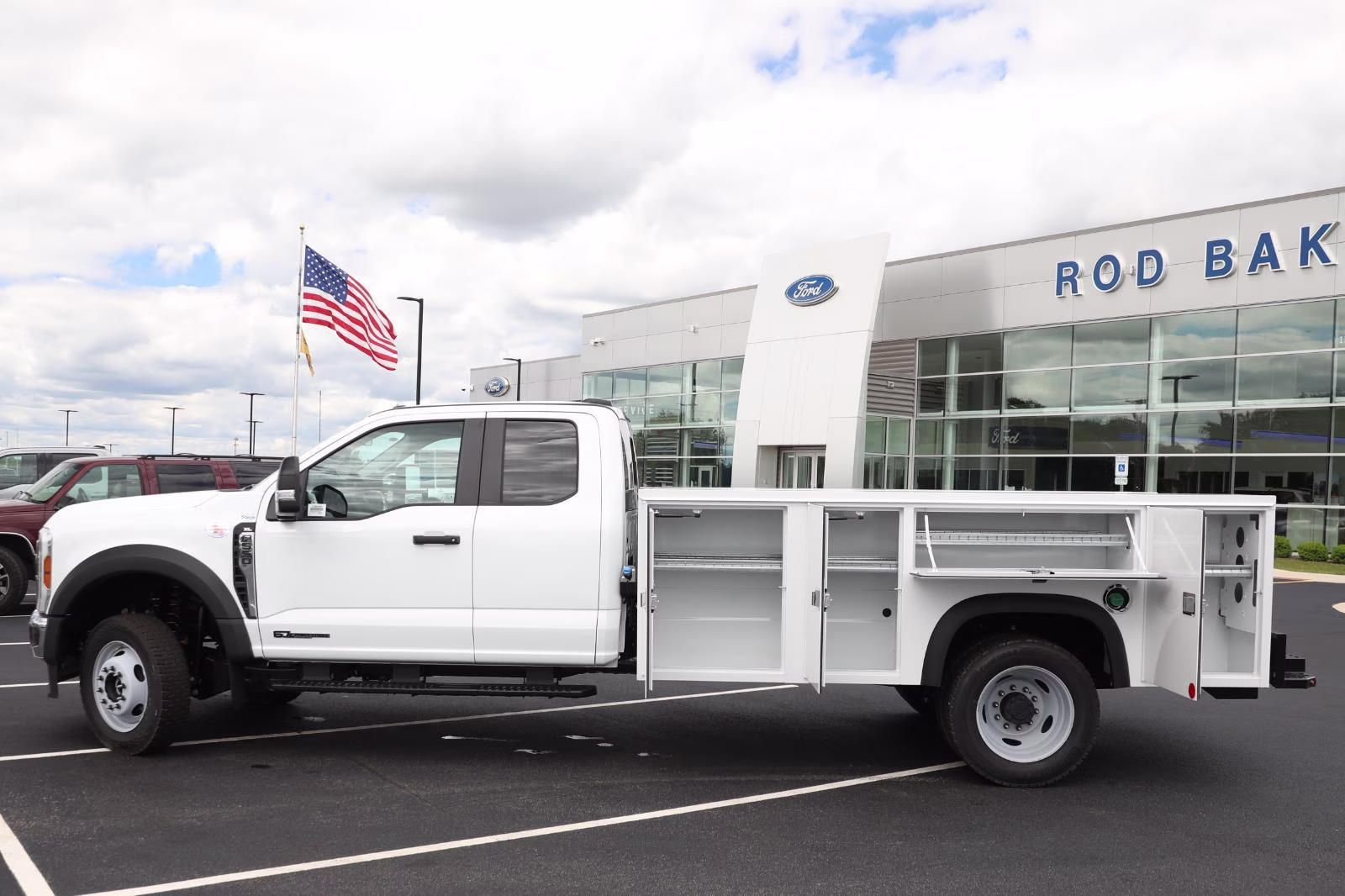 2026 Oxford White Ford Super Duty F-550 DRW XL 4X4 Truck