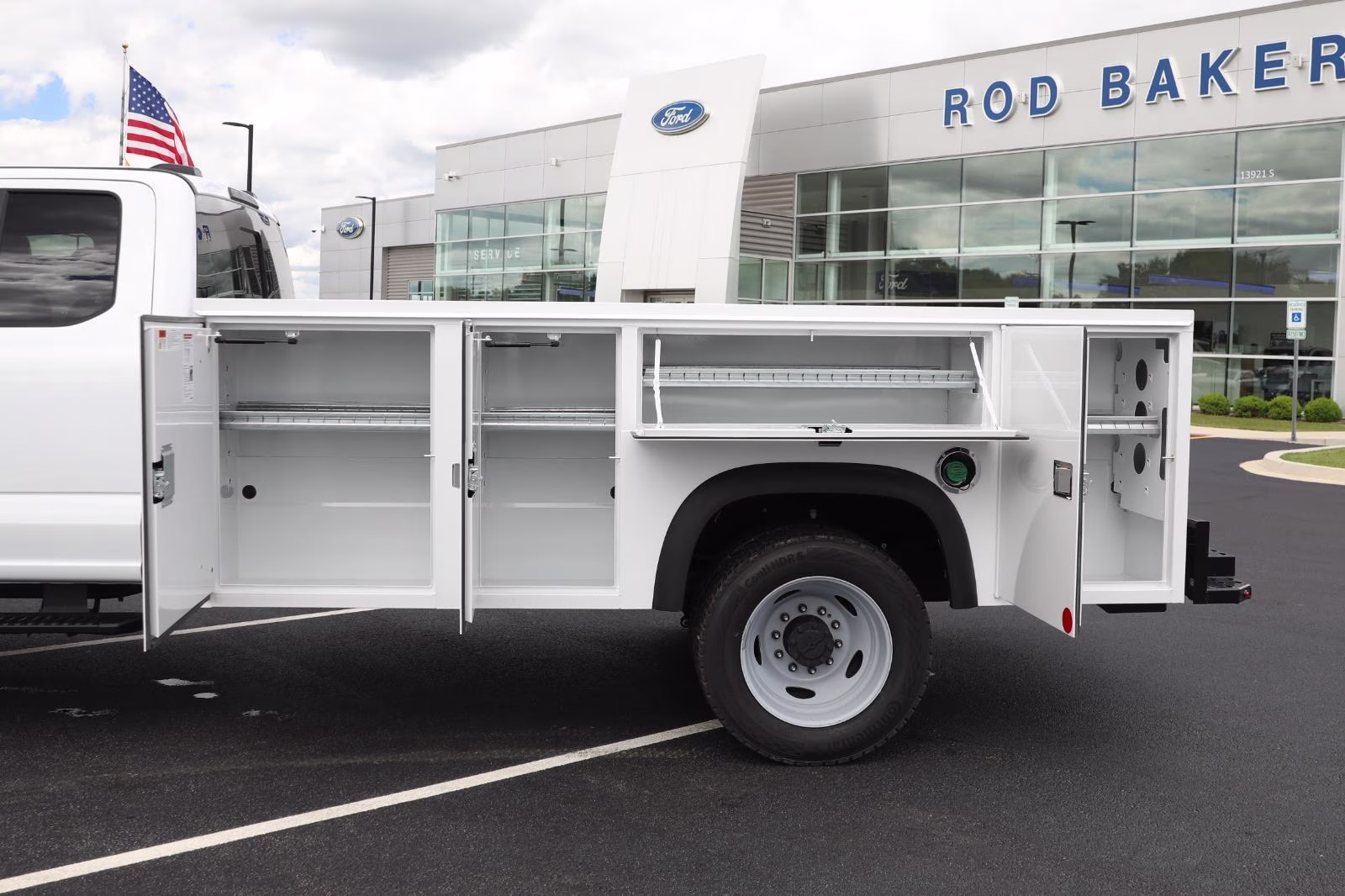 2026 Oxford White Ford Super Duty F-550 DRW XL 4X4 Truck