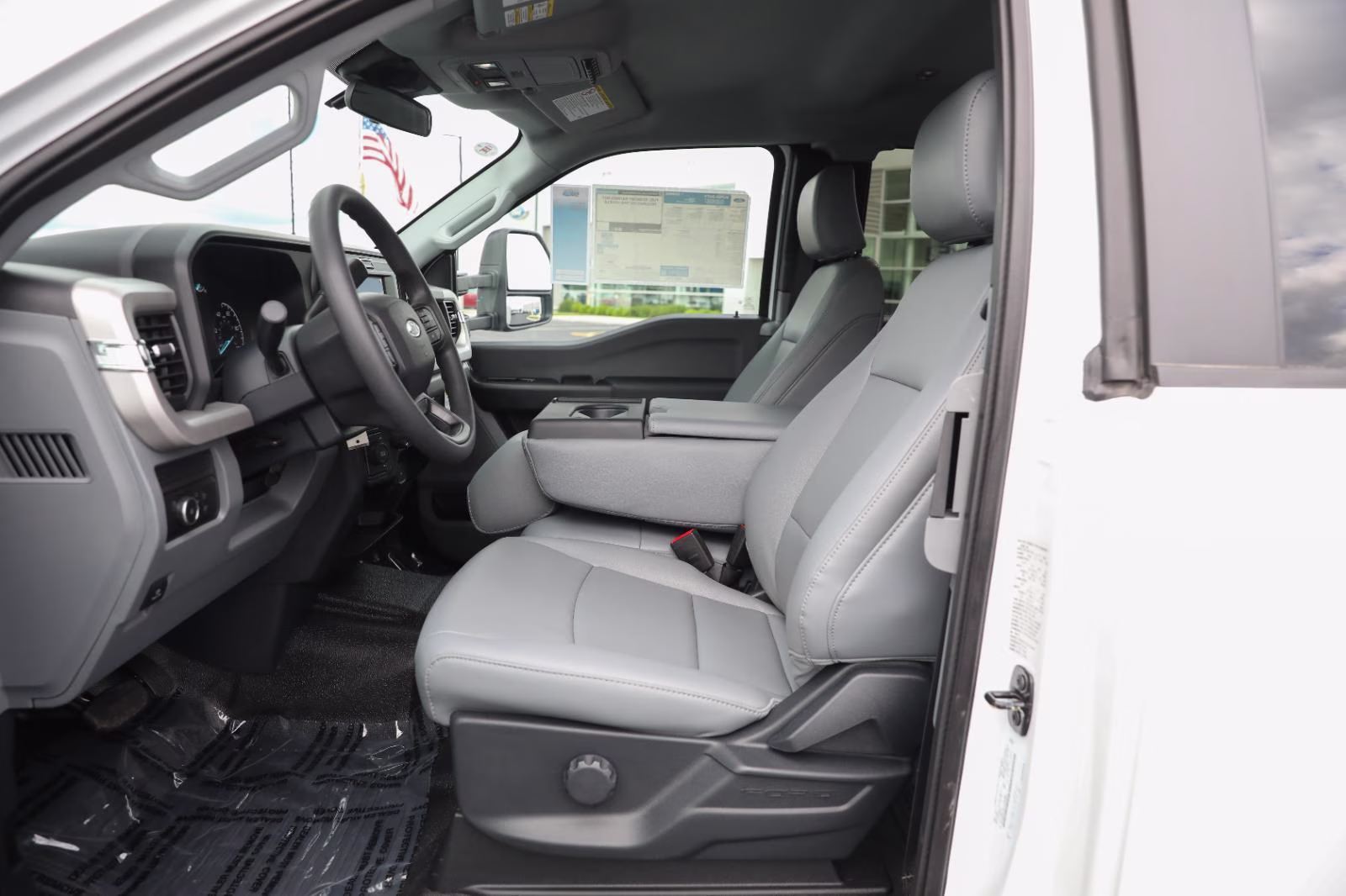 2026 Oxford White Ford Super Duty F-550 DRW XL 4X4 Truck