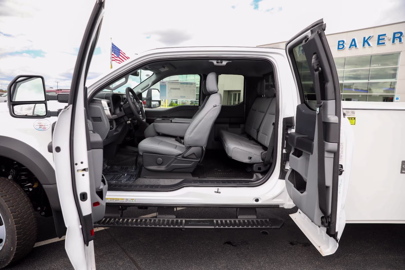 2026 Oxford White Ford Super Duty F-550 DRW XL 4X4 Truck