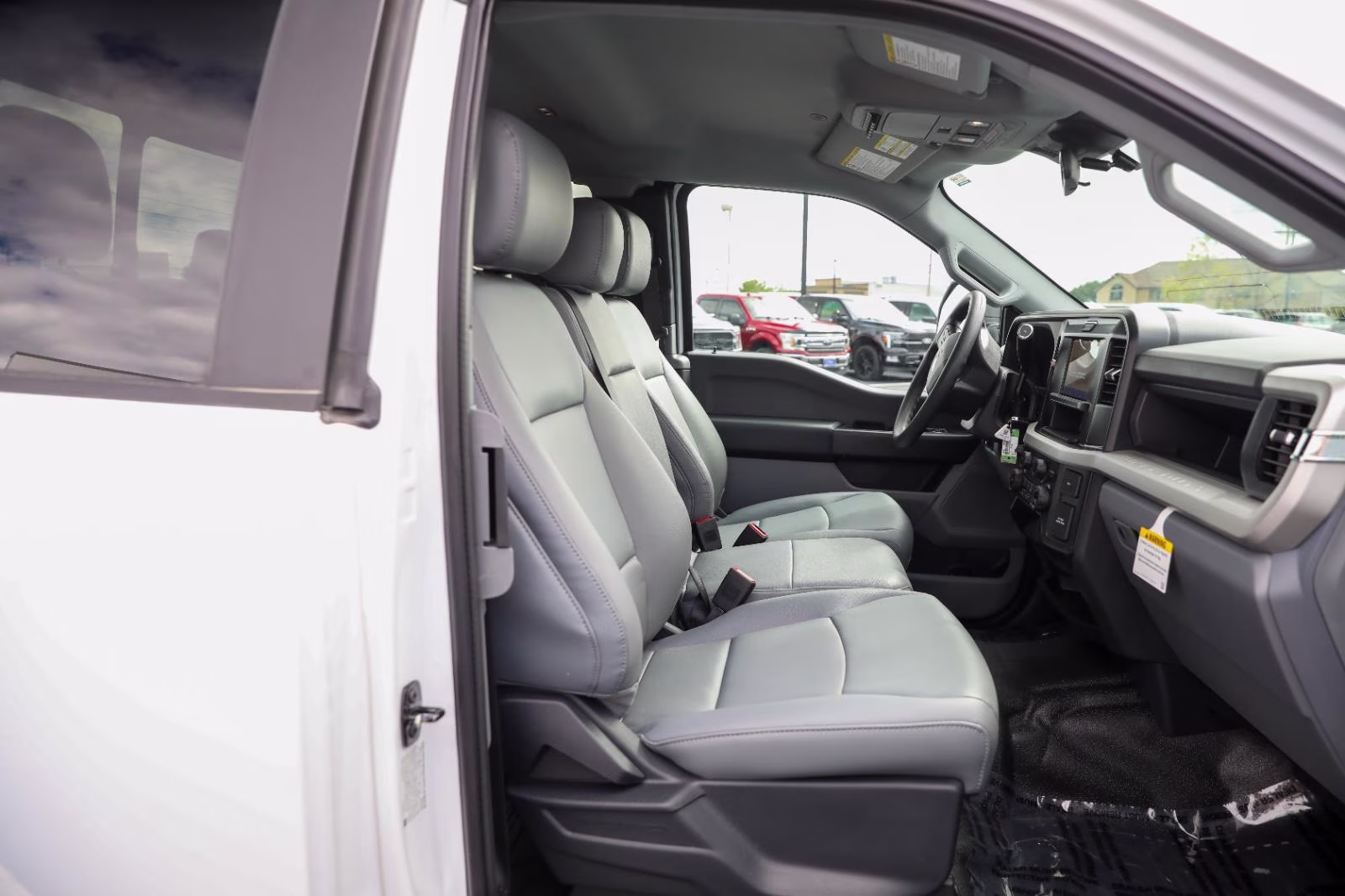 2026 Oxford White Ford Super Duty F-550 DRW XL 4X4 Truck