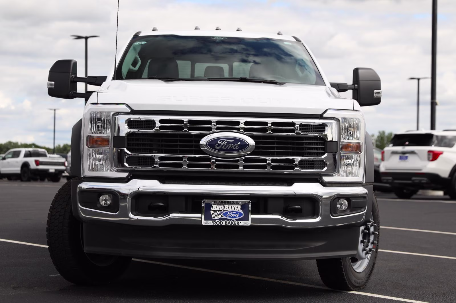 2026 Oxford White Ford Super Duty F-550 DRW XL 4X4 Truck