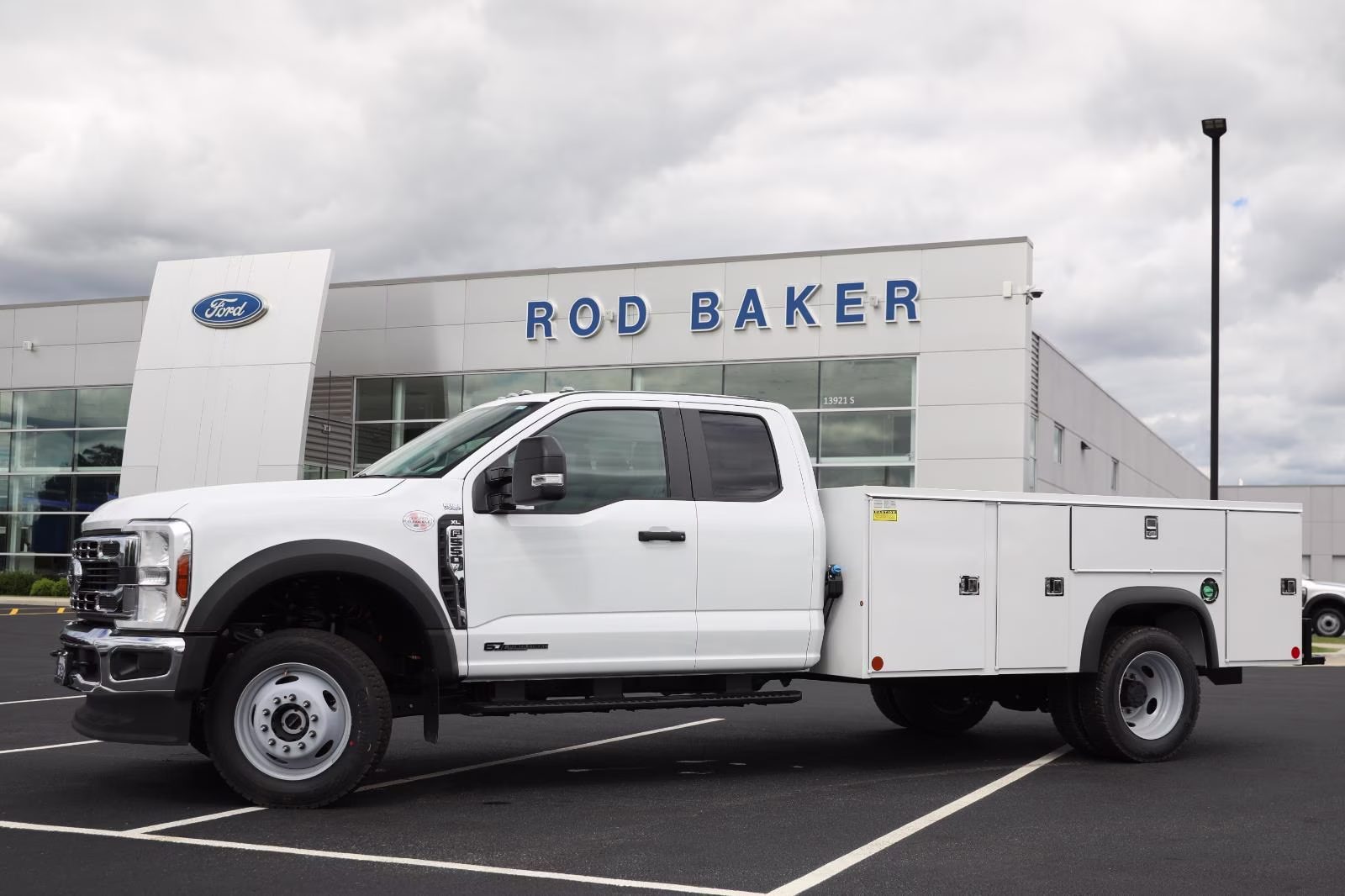 2026 Oxford White Ford Super Duty F-550 DRW XL 4X4 Truck