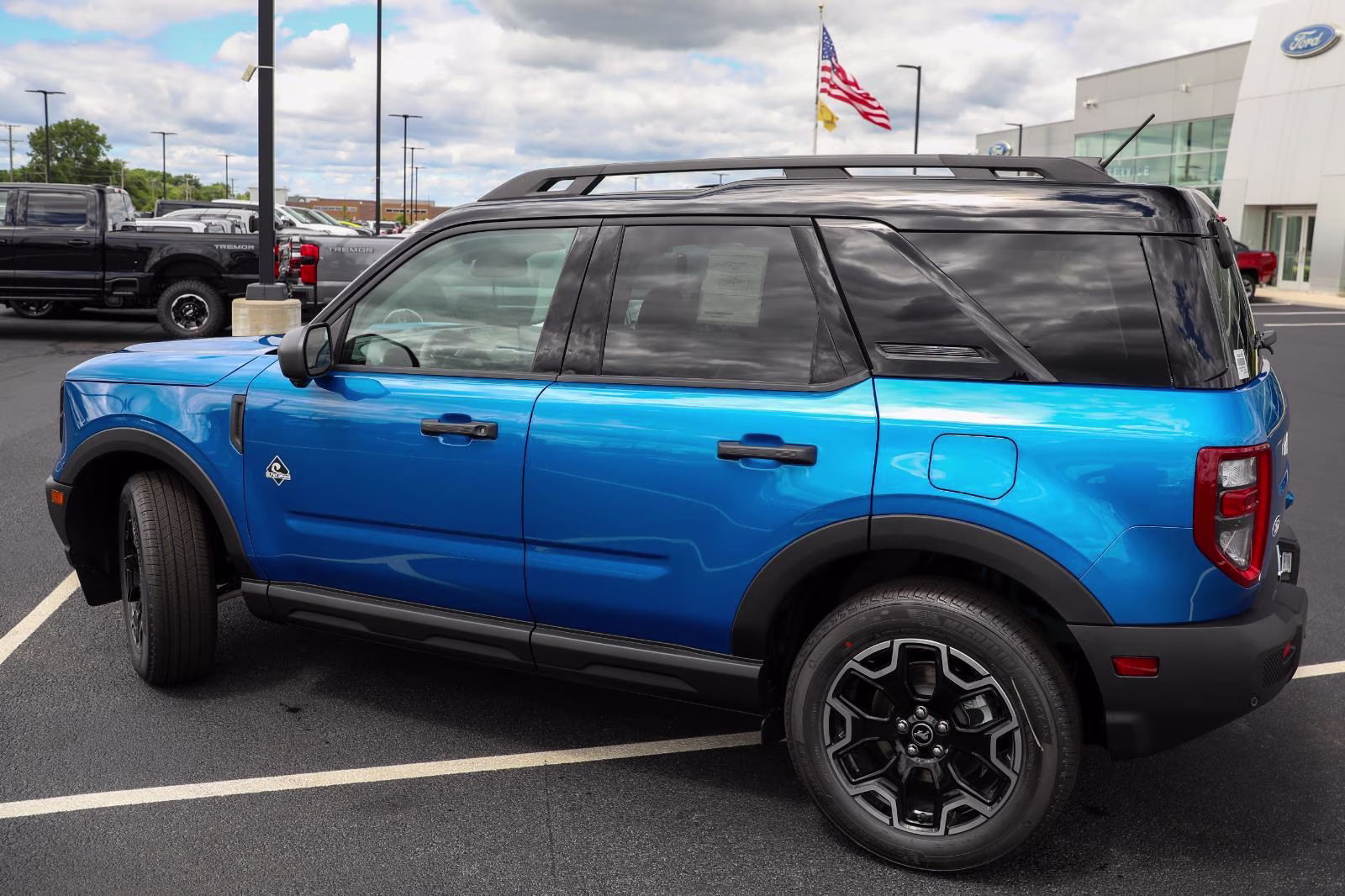 2026 Velocity Blue Metallic Ford Bronco Sport Outer Banks 4X4 SUV