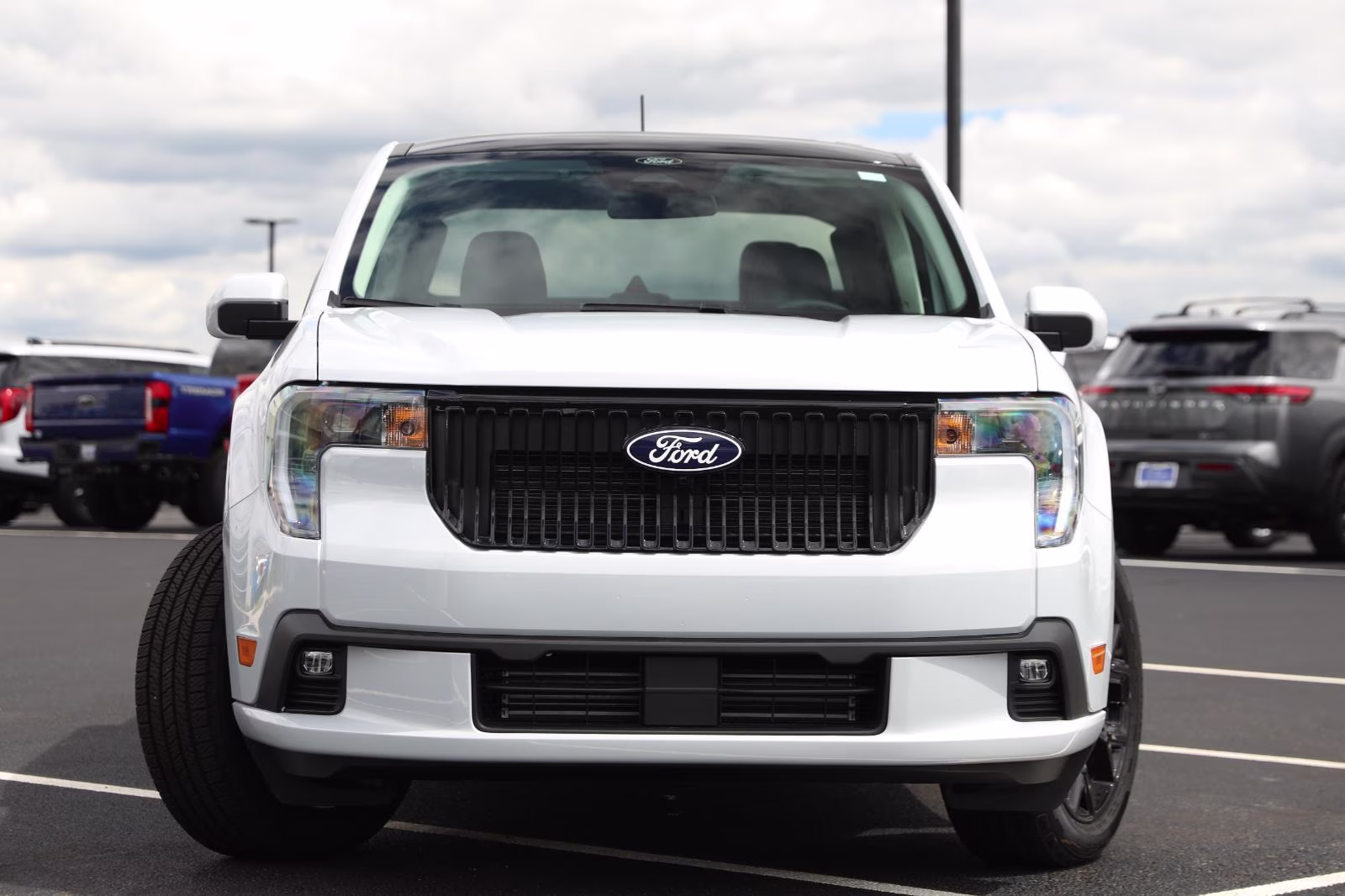 2026 Space White Metallic Ford Maverick Lobo Standard AWD Truck
