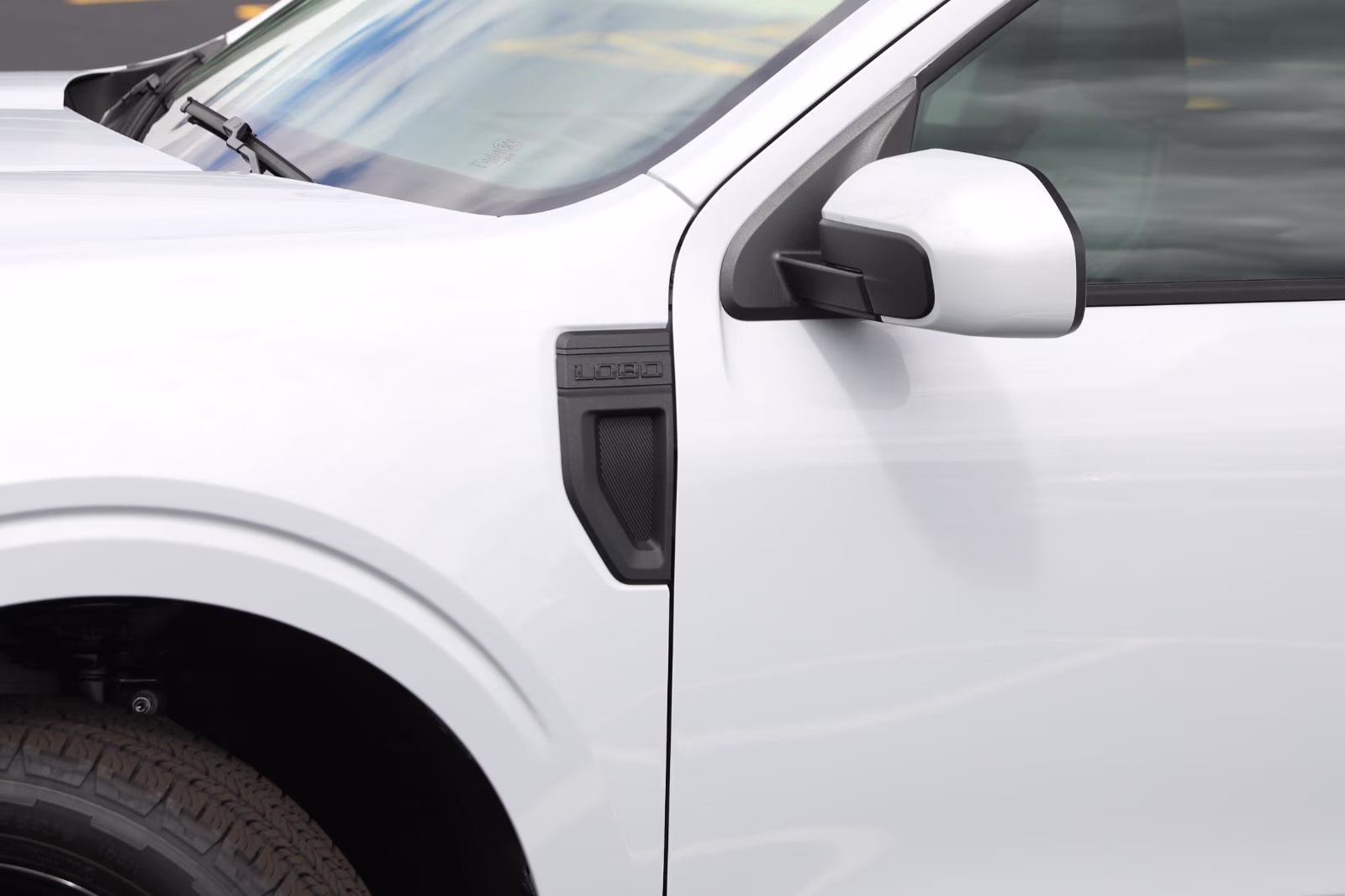 2026 Space White Metallic Ford Maverick Lobo Standard AWD Truck