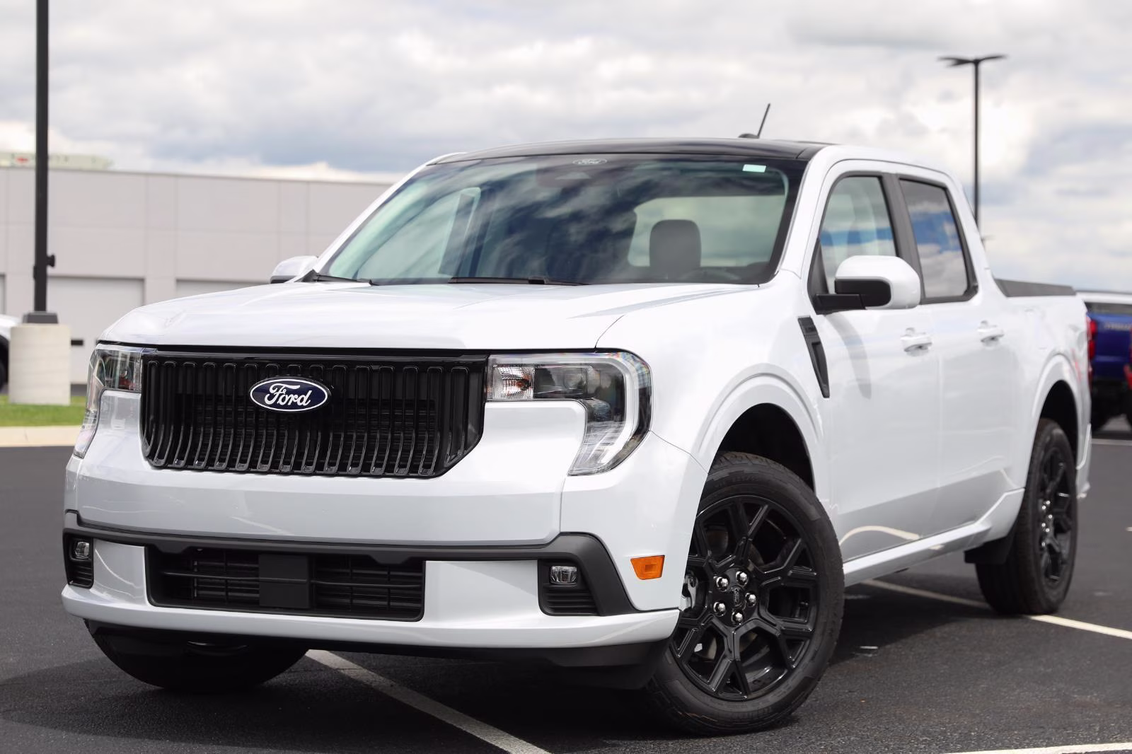 2026 Space White Metallic Ford Maverick Lobo Standard AWD Truck