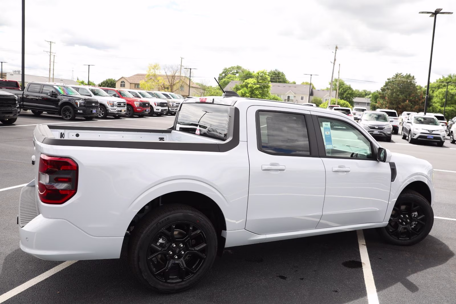 2026 Space White Metallic Ford Maverick Lobo Standard AWD Truck