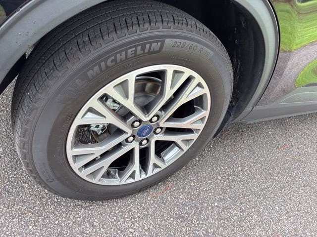2022 Agate Black Metallic Ford Escape SEL FWD SUV