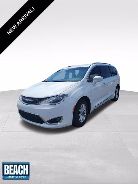 2018 Bright White Clearcoat Chrysler Pacifica Touring L FWD Van
