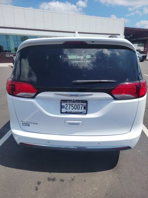 2018 Bright White Clearcoat Chrysler Pacifica Touring L FWD Van
