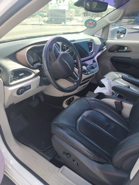 2018 Bright White Clearcoat Chrysler Pacifica Touring L FWD Van