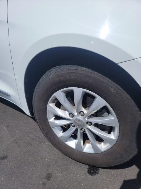 2018 Bright White Clearcoat Chrysler Pacifica Touring L FWD Van