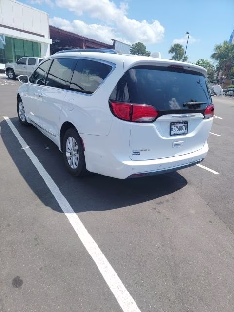 2018 Bright White Clearcoat Chrysler Pacifica Touring L FWD Van