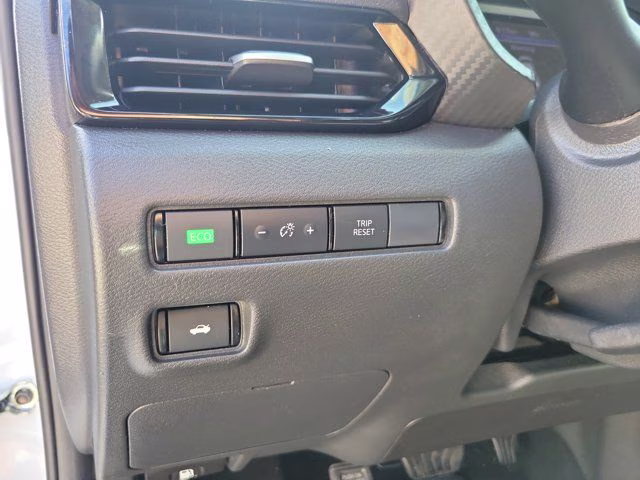 2025 Aspen White Tricoat Nissan Sentra SV FWD Sedan