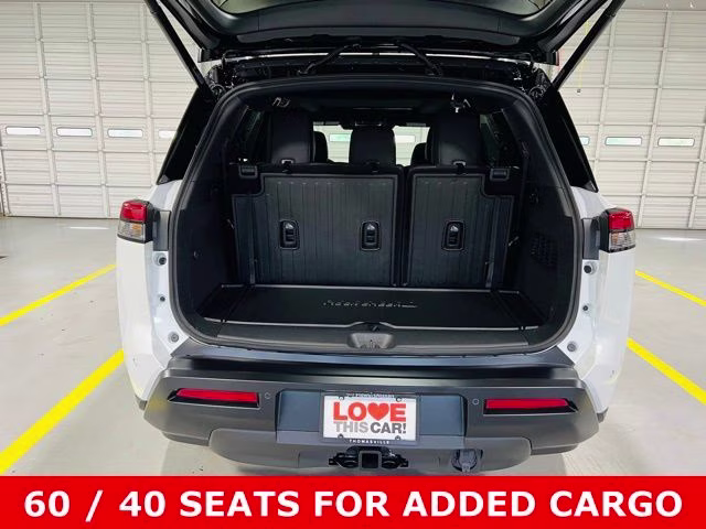 2026 Everest White Pearl/Black Nissan Pathfinder Rock Creek 4X4 SUV