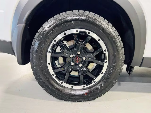 2026 Everest White Pearl/Black Nissan Pathfinder Rock Creek 4X4 SUV