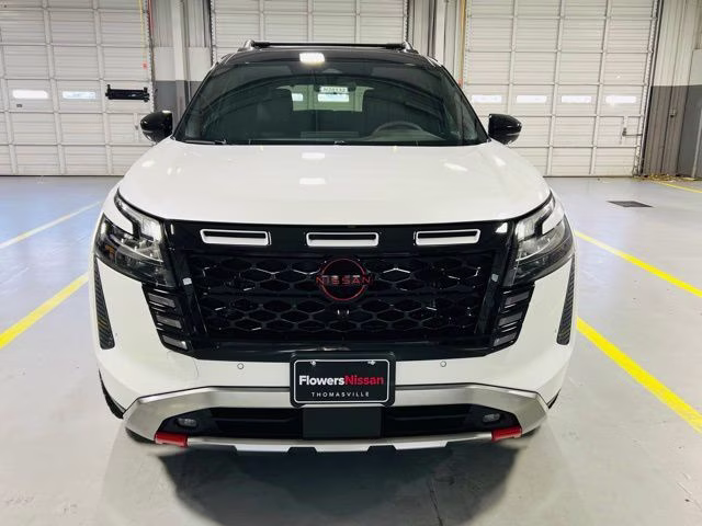 2026 Everest White Pearl/Black Nissan Pathfinder Rock Creek 4X4 SUV