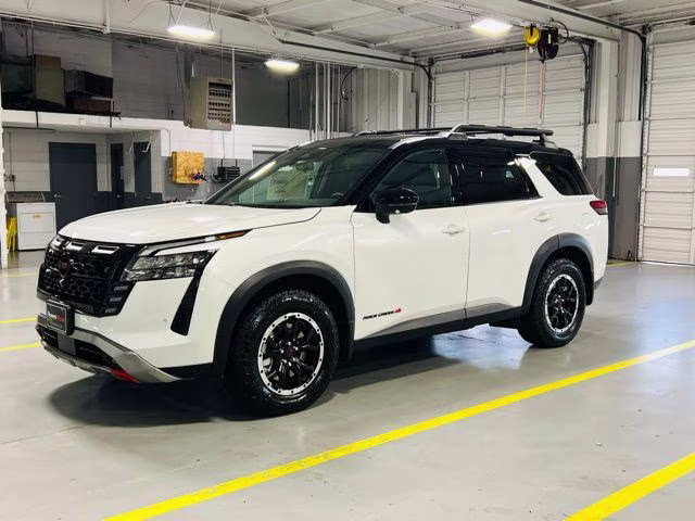 2026 Everest White Pearl/Black Nissan Pathfinder Rock Creek 4X4 SUV