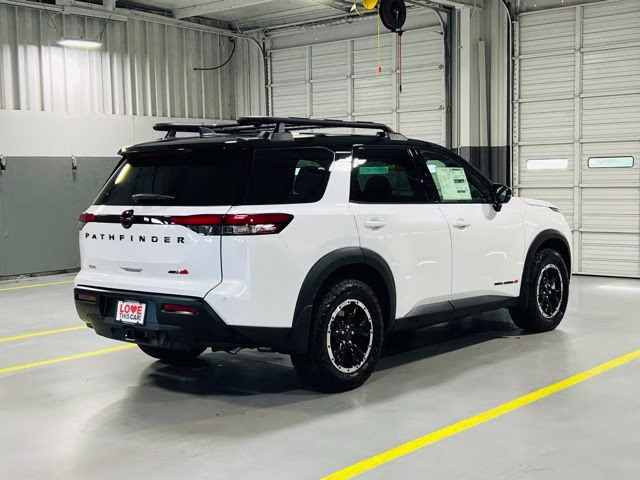 2026 Everest White Pearl/Black Nissan Pathfinder Rock Creek 4X4 SUV