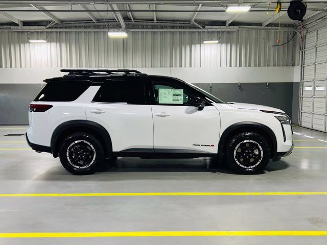 2026 Everest White Pearl/Black Nissan Pathfinder Rock Creek 4X4 SUV
