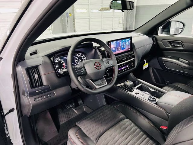 2026 Everest White Pearl/Black Nissan Pathfinder Rock Creek 4X4 SUV