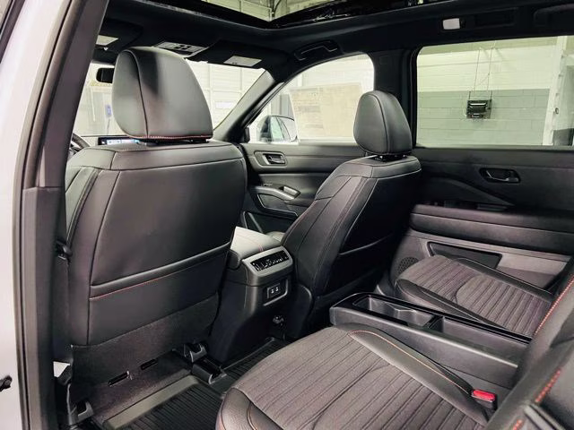 2026 Everest White Pearl/Black Nissan Pathfinder Rock Creek 4X4 SUV