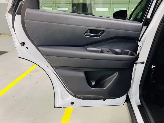 2026 Everest White Pearl/Black Nissan Pathfinder Rock Creek 4X4 SUV