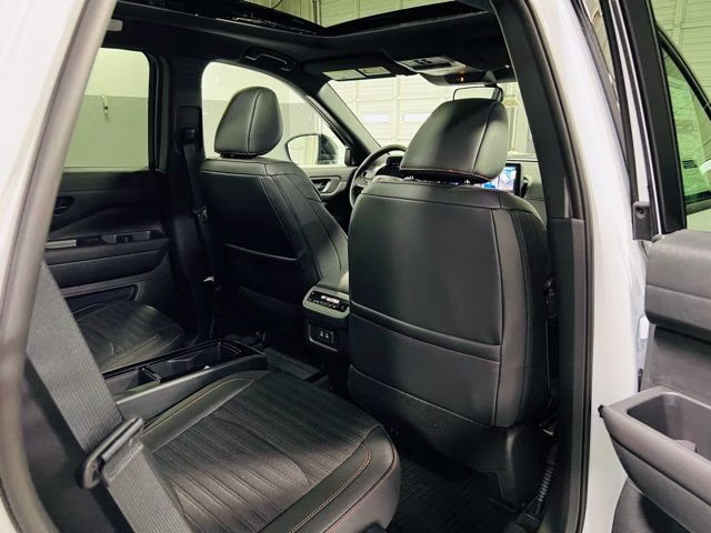 2026 Everest White Pearl/Black Nissan Pathfinder Rock Creek 4X4 SUV