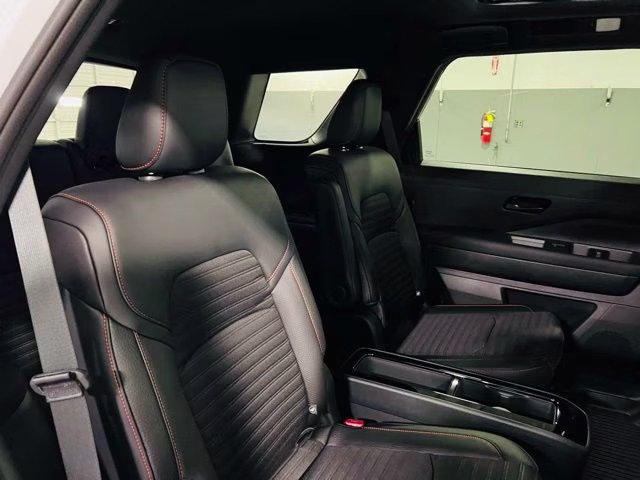2026 Everest White Pearl/Black Nissan Pathfinder Rock Creek 4X4 SUV