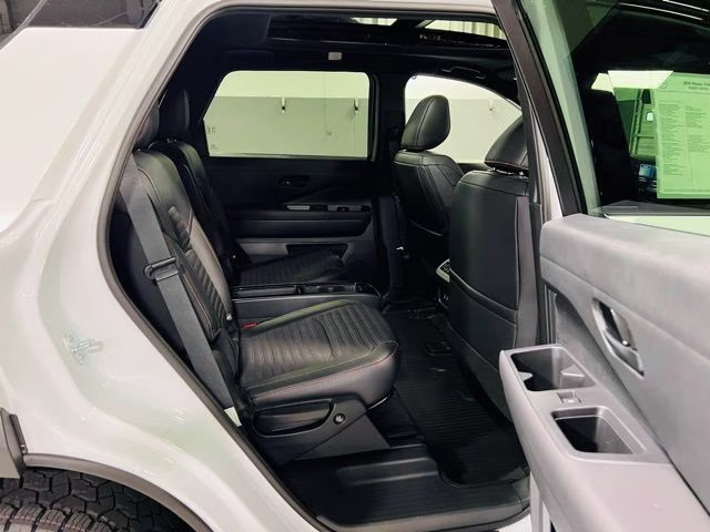 2026 Everest White Pearl/Black Nissan Pathfinder Rock Creek 4X4 SUV