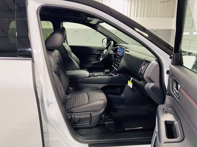 2026 Everest White Pearl/Black Nissan Pathfinder Rock Creek 4X4 SUV