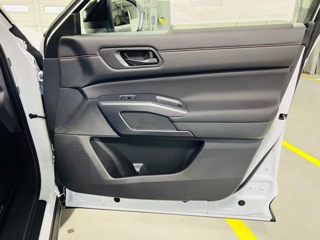 2026 Everest White Pearl/Black Nissan Pathfinder Rock Creek 4X4 SUV