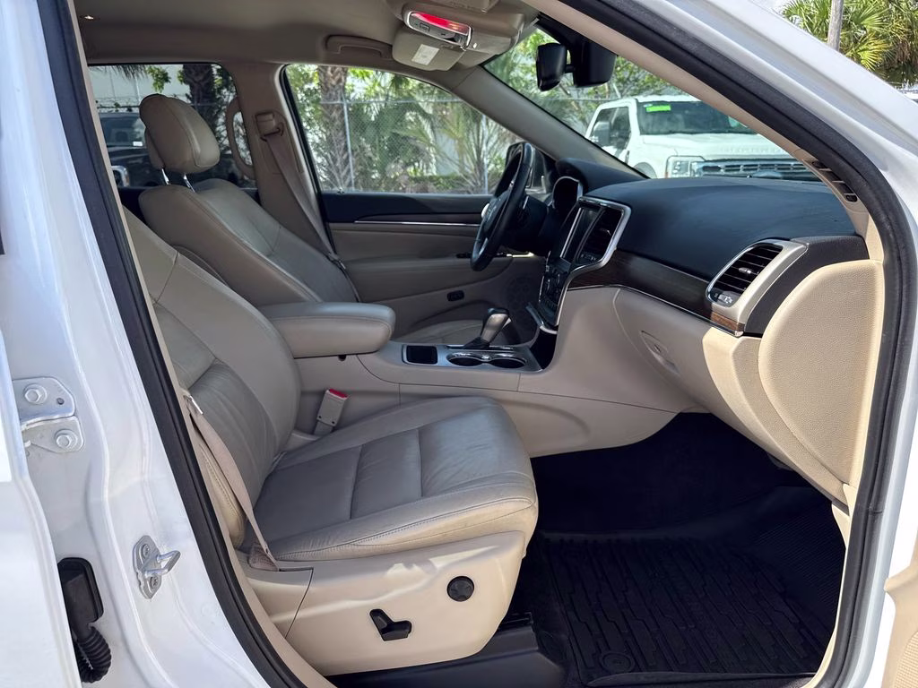 2016 Bright White Clearcoat Jeep Grand Cherokee Limited RWD SUV