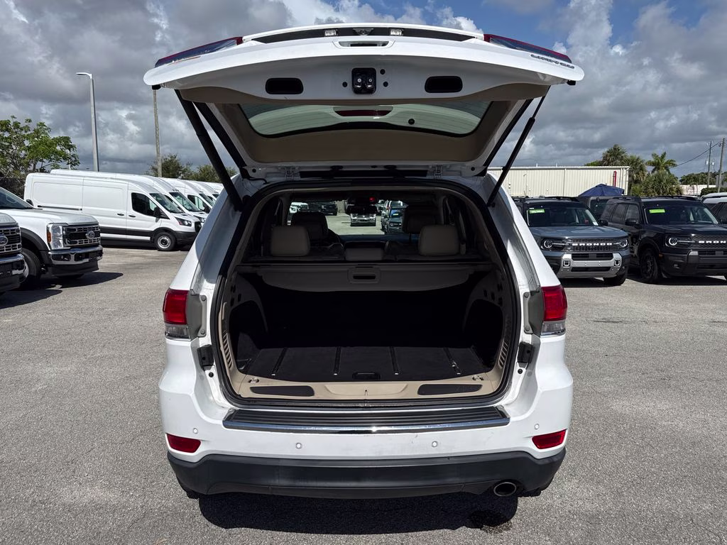 2016 Bright White Clearcoat Jeep Grand Cherokee Limited RWD SUV