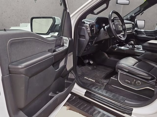 2023 Oxford White Ford F-150 Lariat 4X4 Truck