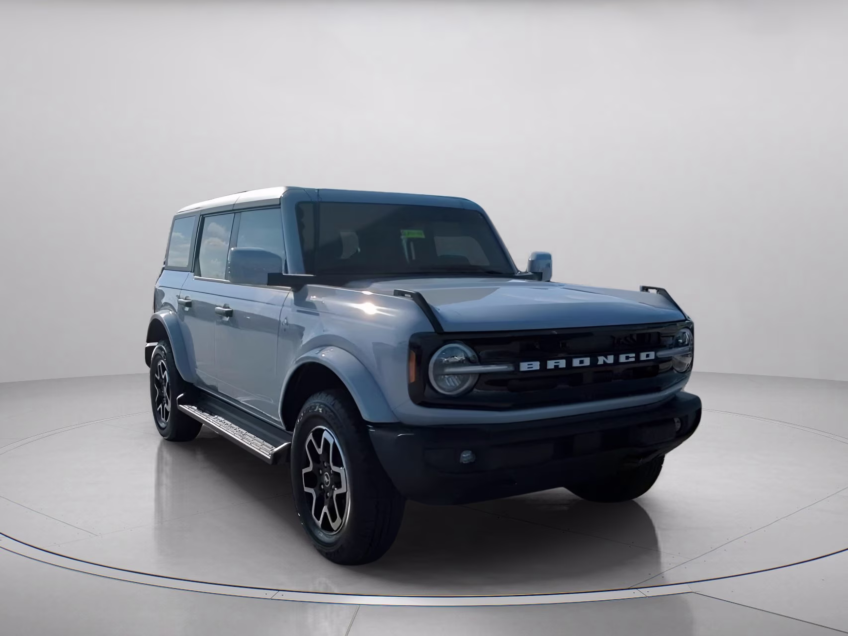 2026 Avalanche Gray Ford Bronco Outer Banks 4X4 Convertible