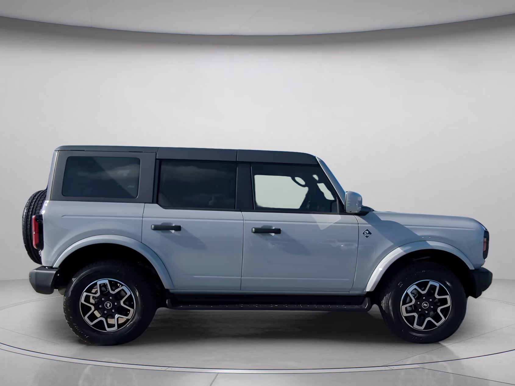 2026 Avalanche Gray Ford Bronco Outer Banks 4X4 Convertible