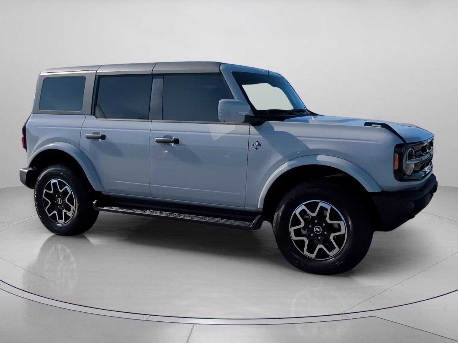 2026 Avalanche Gray Ford Bronco Outer Banks 4X4 Convertible