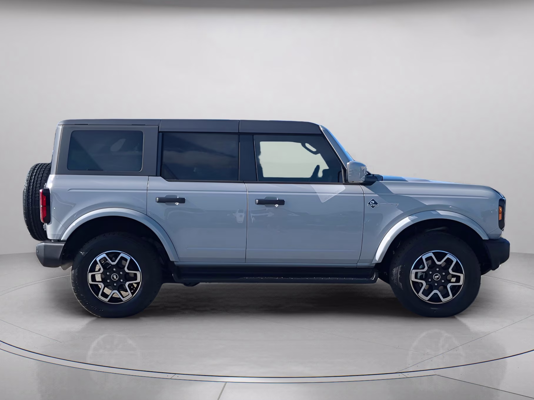 2026 Avalanche Gray Ford Bronco Outer Banks 4X4 Convertible