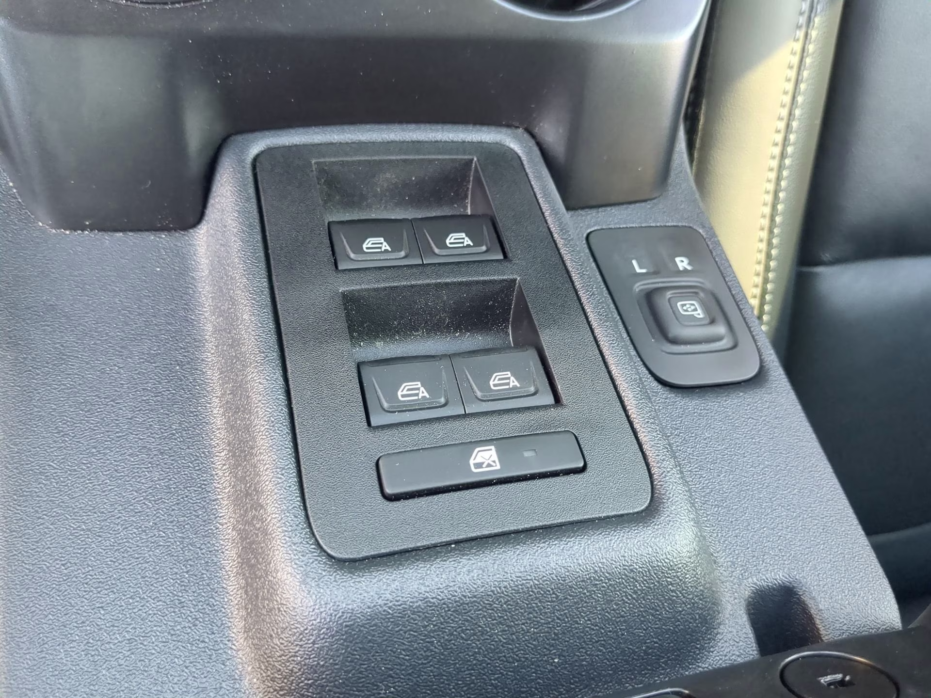 2026 Avalanche Gray Ford Bronco Outer Banks 4X4 Convertible